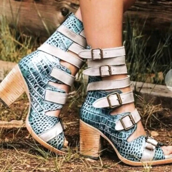 Freebird by Steven BOND Blue Turquoise Croc Sandals Size 9